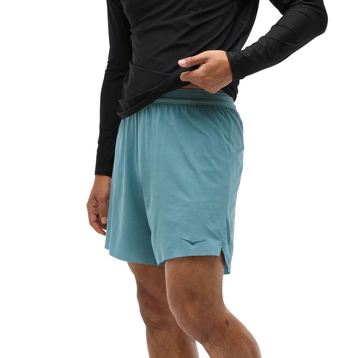 1151080-MTNF HOKA PRENDAS SHORTS MASCULINO RUNNING GLIDE 7 MOUNTAIN FOG