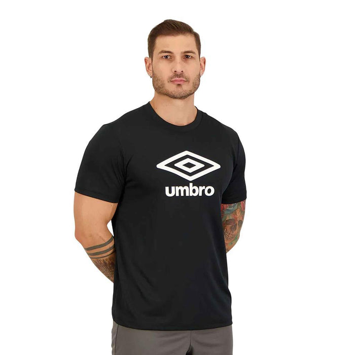 U11TW00140-111 Umbro Remeras Masculino Running Essential Diamond Preto