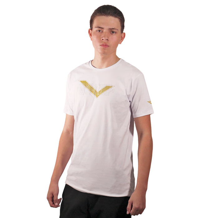 PY0016-003 PONY PRENDAS REMERAS MASCULINO 50TH CHEVRON NIGHT BLANCO
