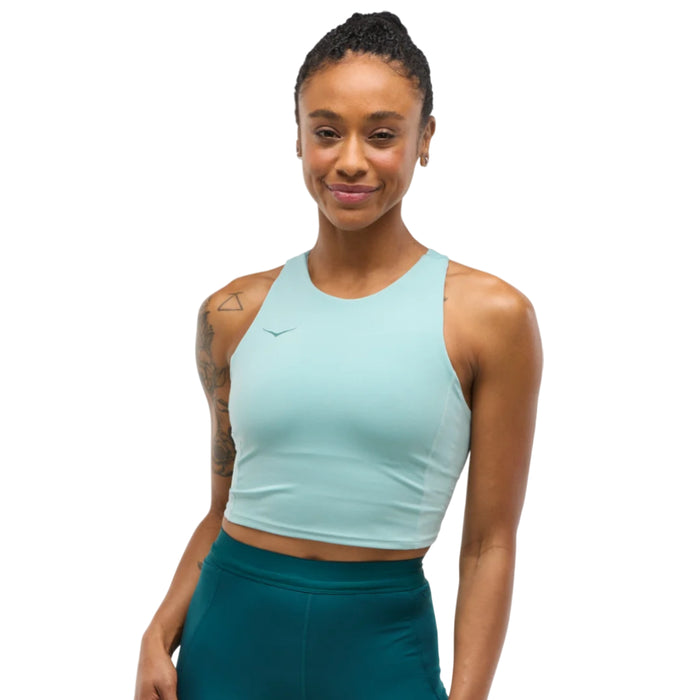1141760  HOKA PRENDAS CROP TOPS FEMENINO RUNNING ELARO CROP BRA DRUZY