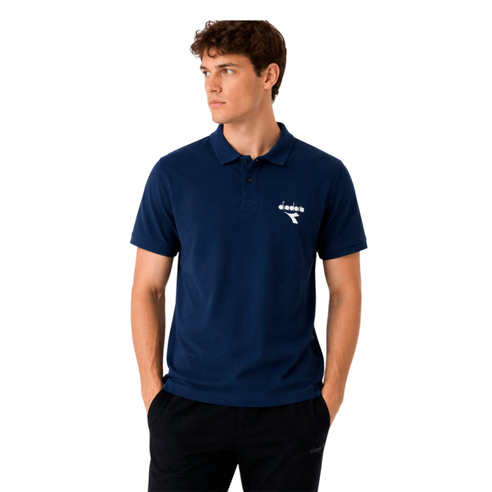 102.182895-60062 Diadora Prendas Remeras Masculino Moda Polo Ss Ess. Sports. Classic Navy
