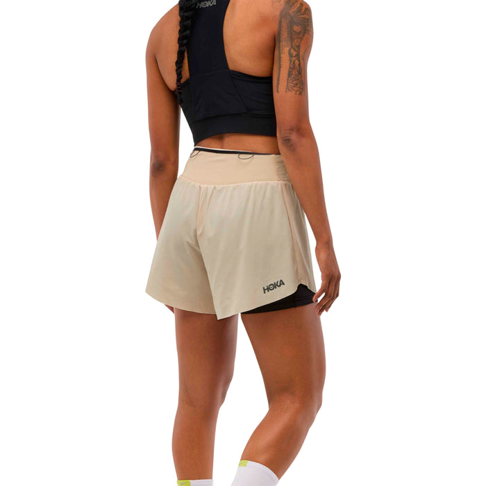 1141741  HOKA PRENDAS SHORTS FEMENINO RUNNING SKYGLIDE OATMEAL
